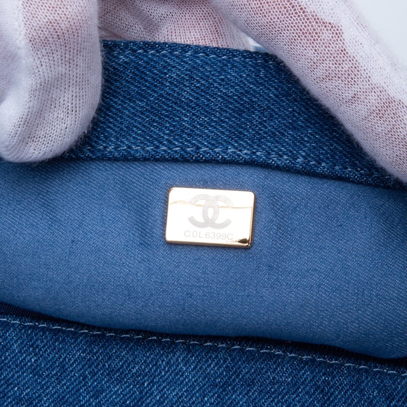 CHANEL PRINTED CC BLUE DENIM SMALL GRAFFITI FLAP BAG (2022) - Picture 8 of 11